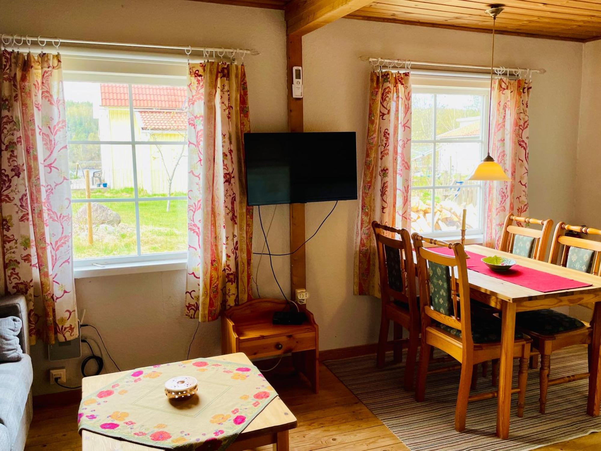 Viken - Cottage By Dalslands Canal Dals Långed エクステリア 写真